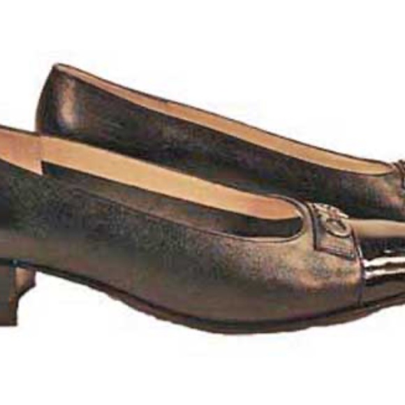 PUMPS, BLACK CALF PATENT & PEBBLE FINISH, Sz 8.5B, HEEL 1 3/8 inch, FERRAGAMO, - Picture 6 of 9